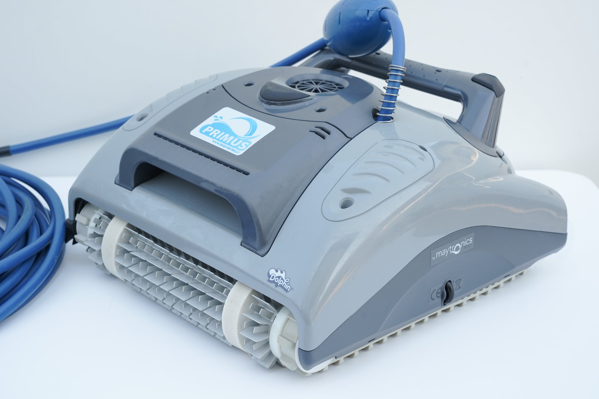Dolphin Primus Pool Robot