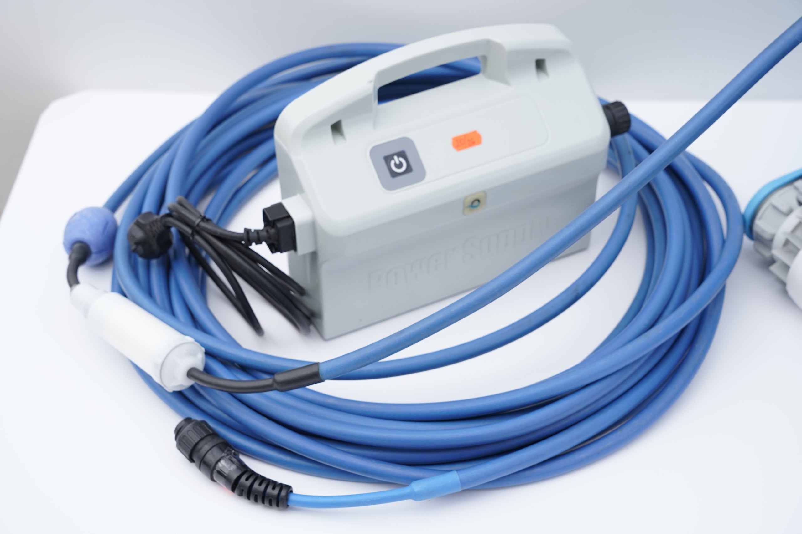 Dolphin Maytronics F60 Pool Robot