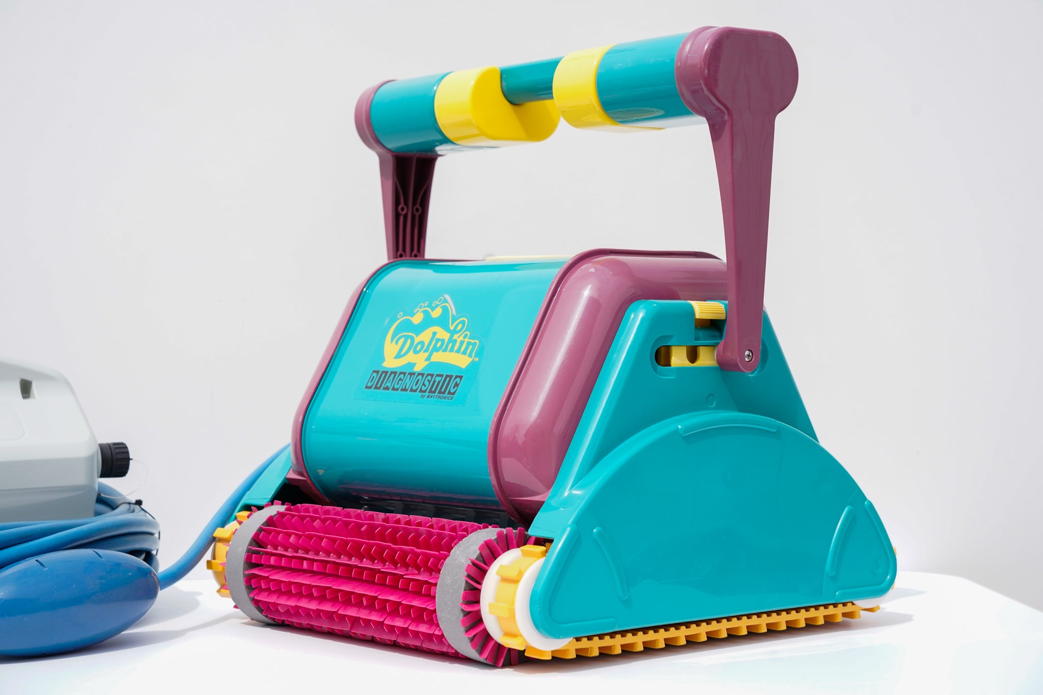 Dolphin Diagnostic Pool Robot
