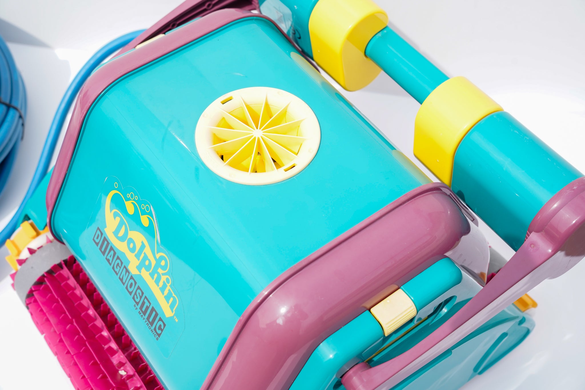 Dolphin Diagnostic Pool Robot