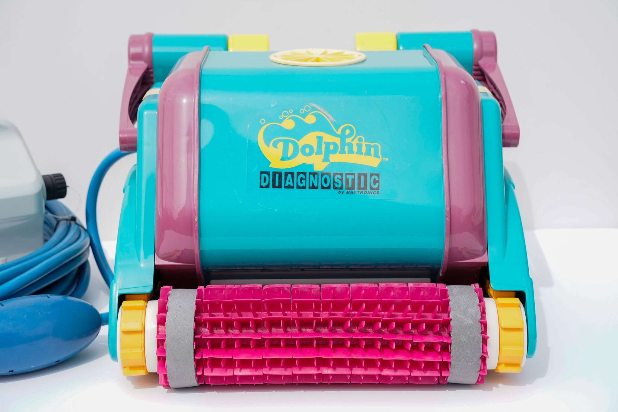 Dolphin Diagnostic Pool Robot