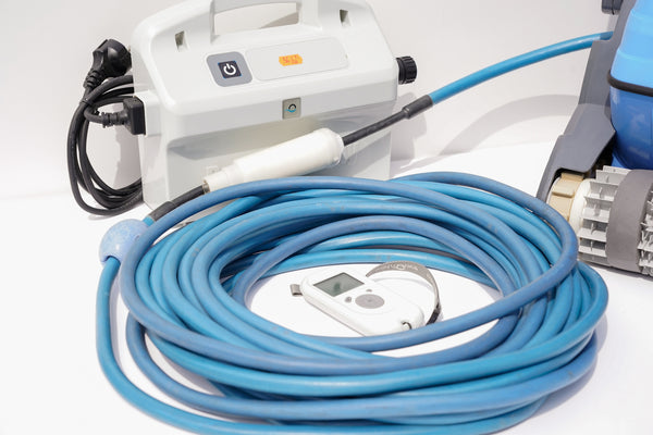 Dolphin Revolution V4 pool robot