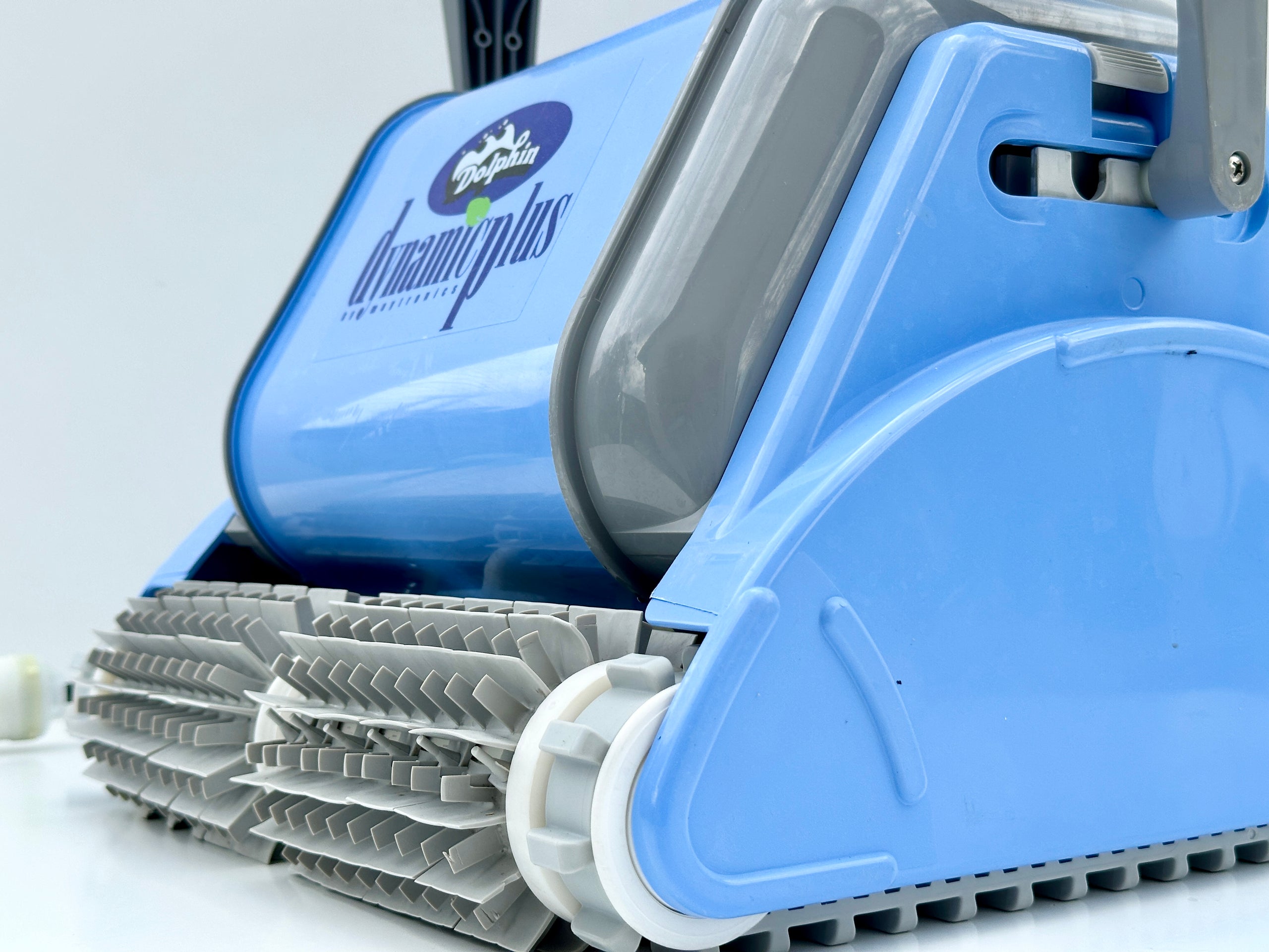 Dolphin Dynamic Plus Pool Robot