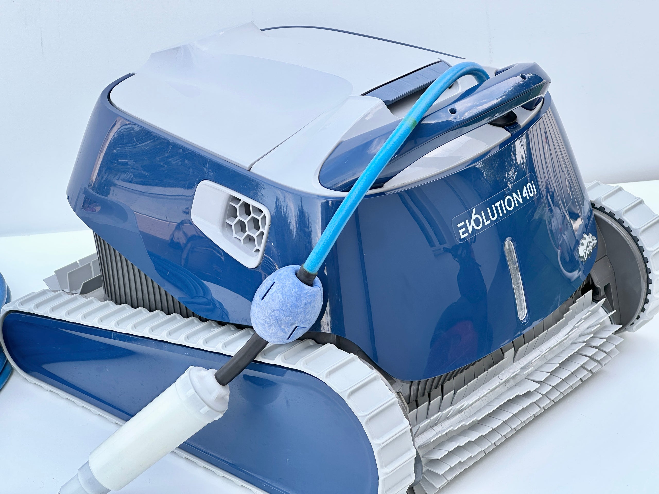 Dolphin Maytronics Evolution 40i Pool Robot