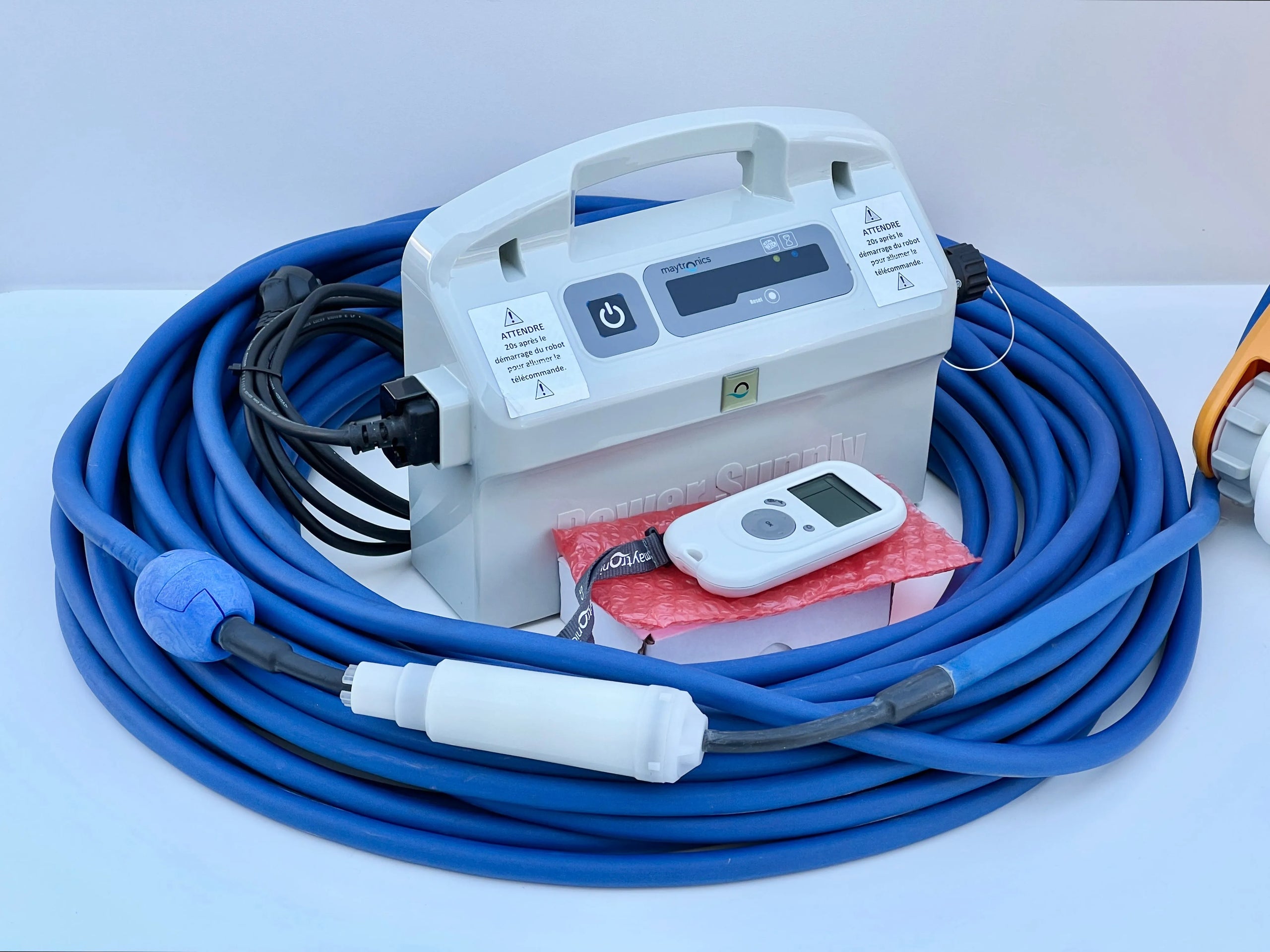 Dolphin WAVE 100 Pool Robot
