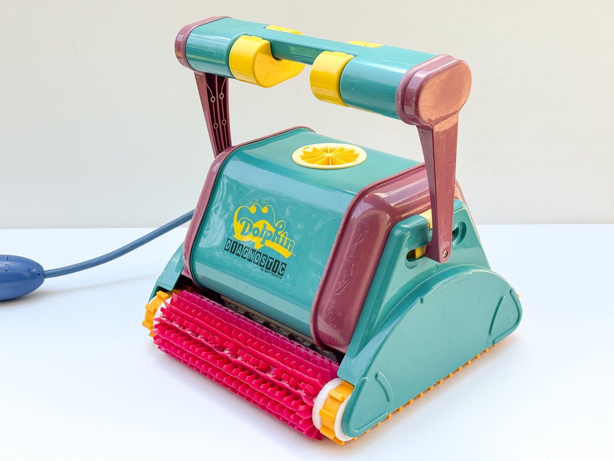 Dolphin Diagnostic Pool Robot