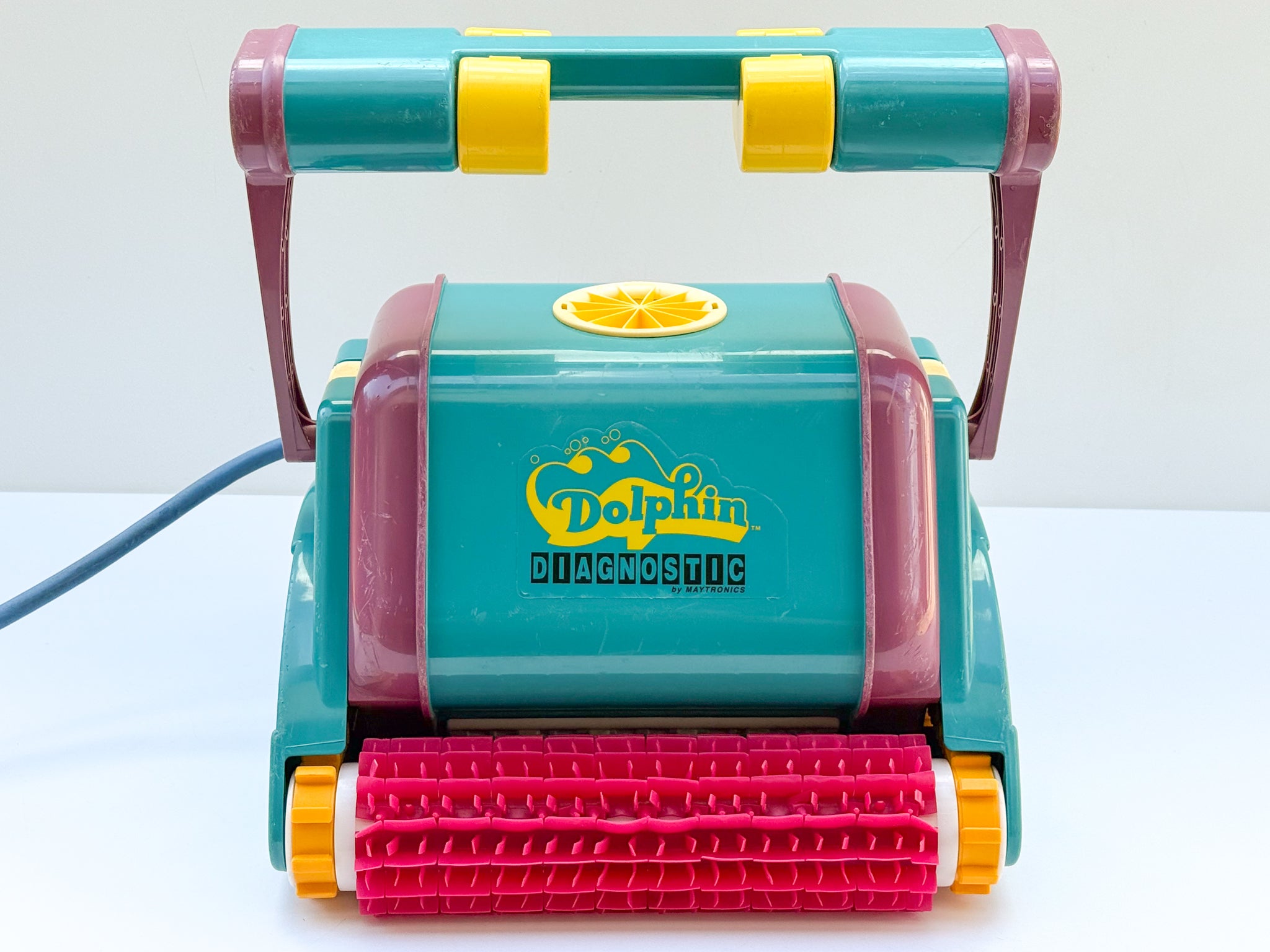 Dolphin Diagnostic Pool Robot