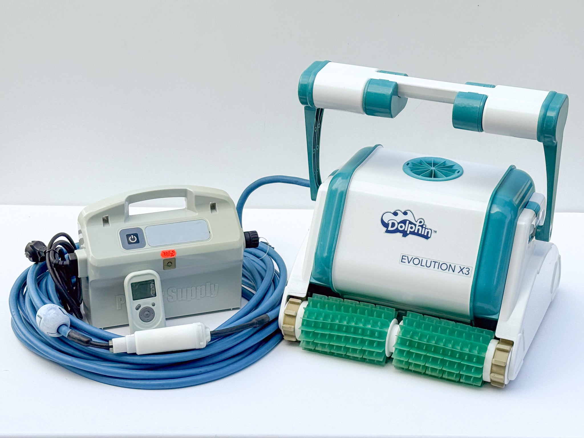 Dolphin Evolution X3 Pool Robot