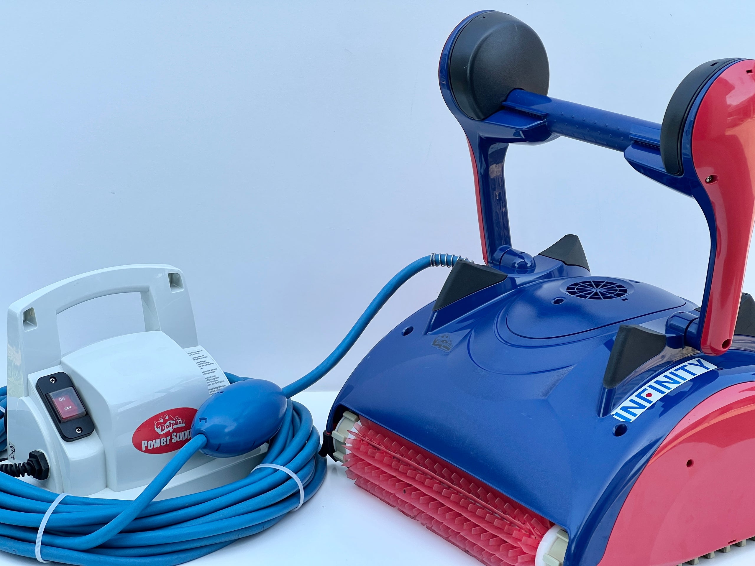 Dolphin Infinity CL Pool Robot