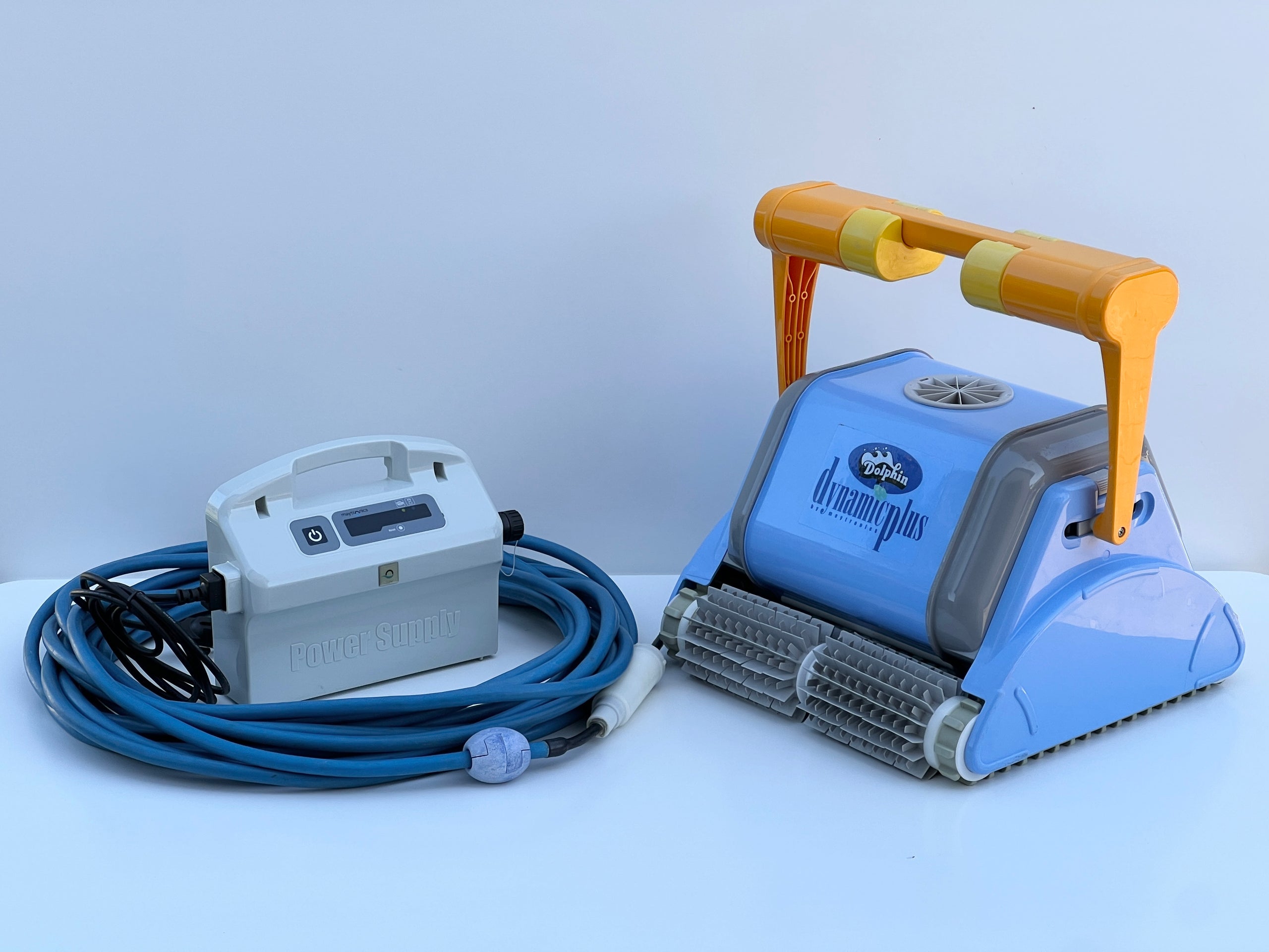 Dolphin Dynamic Plus Pool Robot