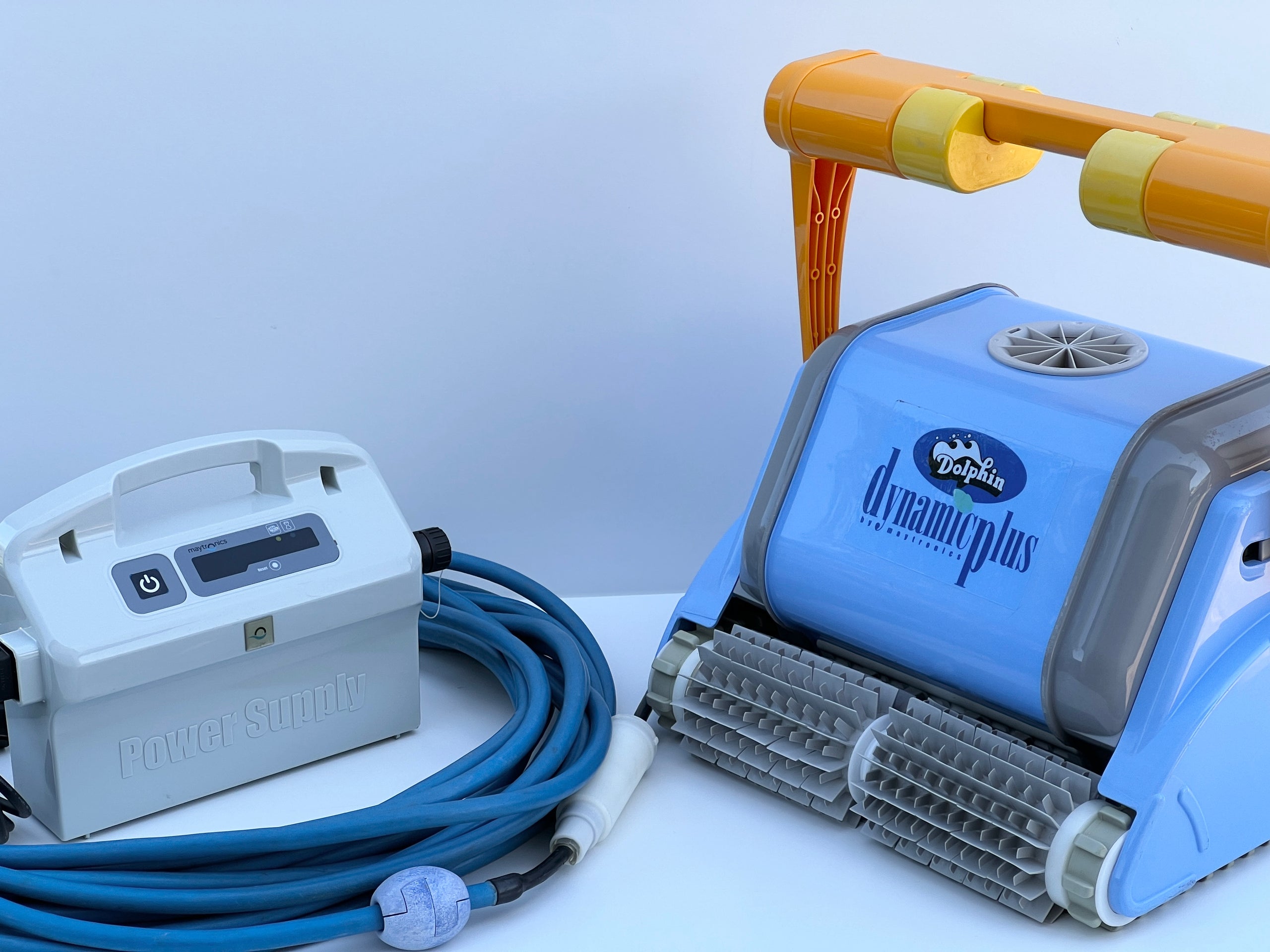 Dolphin Dynamic Plus Pool Robot
