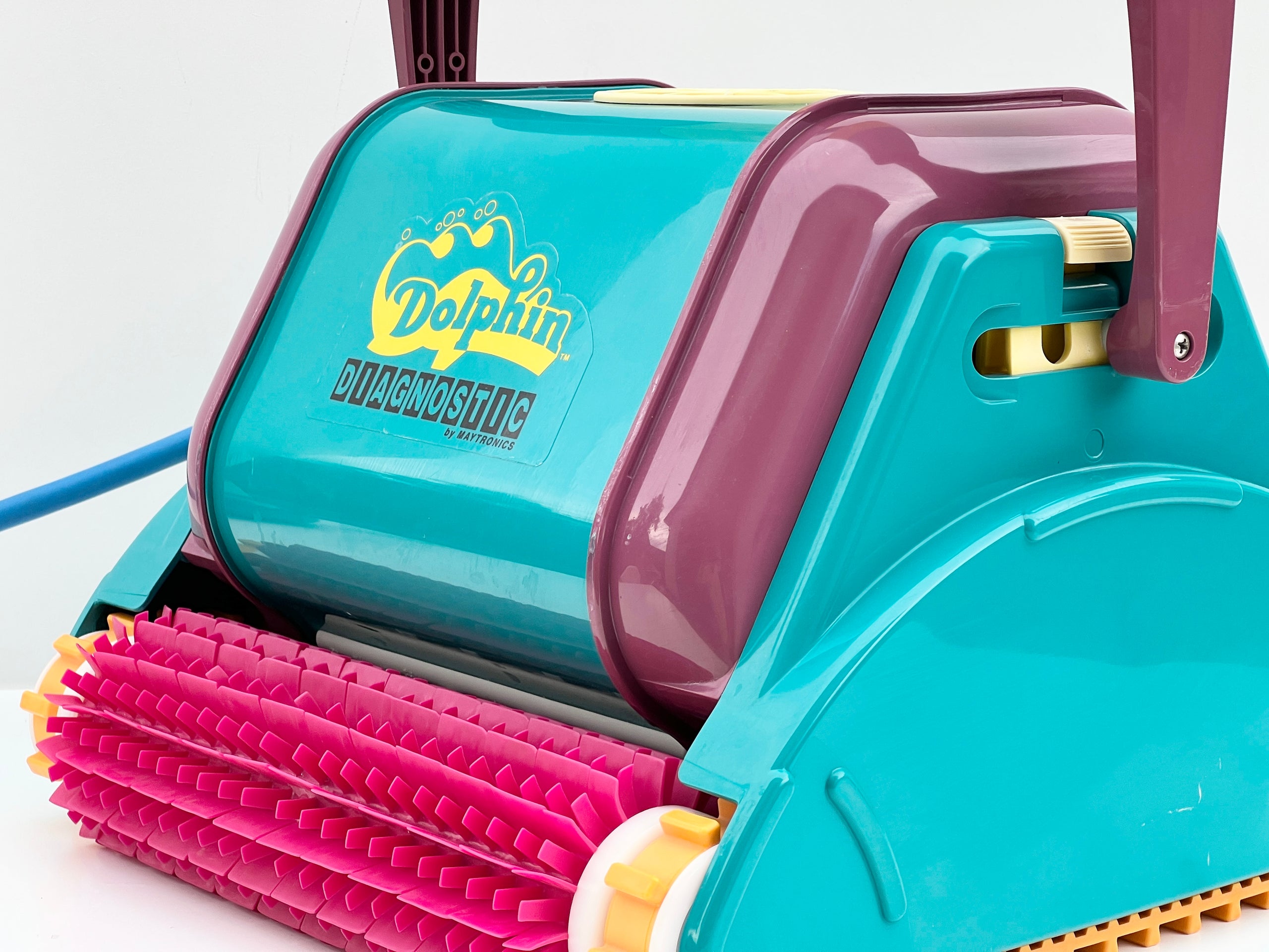 Dolphin Diagnostic Pool Robot