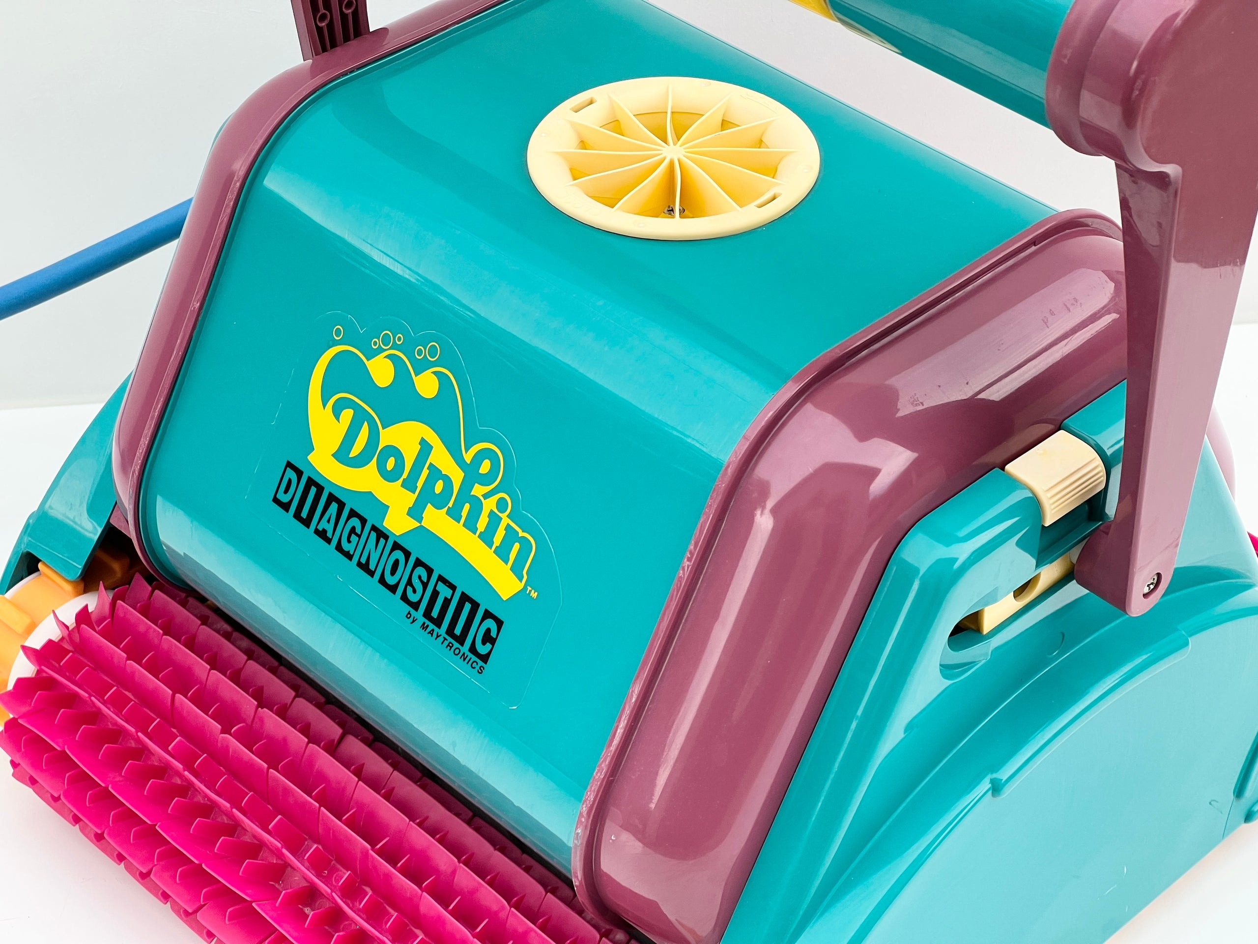 Dolphin Diagnostic Pool Robot