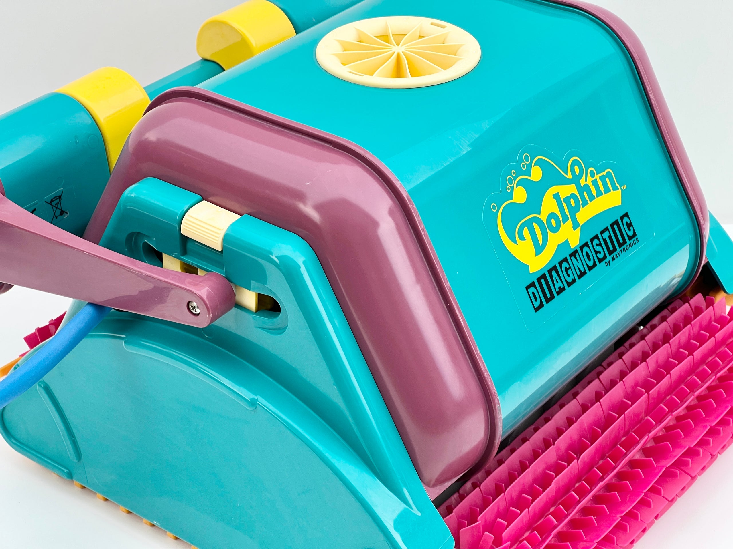 Dolphin Diagnostic Pool Robot